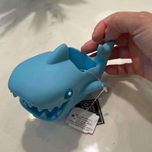 BNWT BBW SHARK SOAP HOLDER - Picture 1 of 3